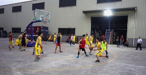 揚我企業(yè)風采，富軒籃球隊出戰(zhàn)首場友誼賽