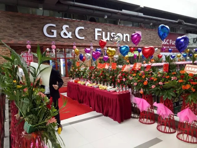 富軒門窗瀘州旗艦店開業(yè)轟動(dòng)全城，狂簽56單！