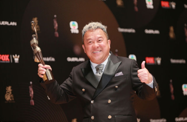 富軒門窗代言人曾志偉再下一城，二十年后再捧金像獎杯！