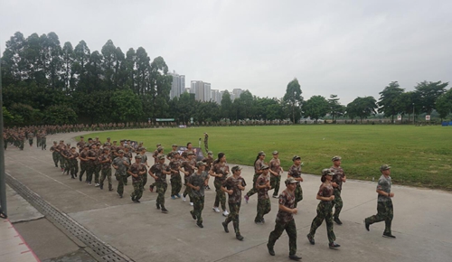 富軒門窗軍事化特訓(xùn)營