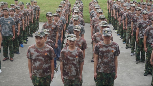 富軒門窗軍事化特訓(xùn)營