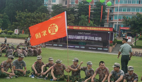 富軒門窗軍事化特訓(xùn)營