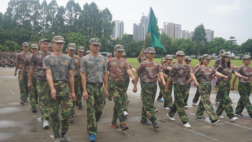 富軒門窗軍事化特訓(xùn)營