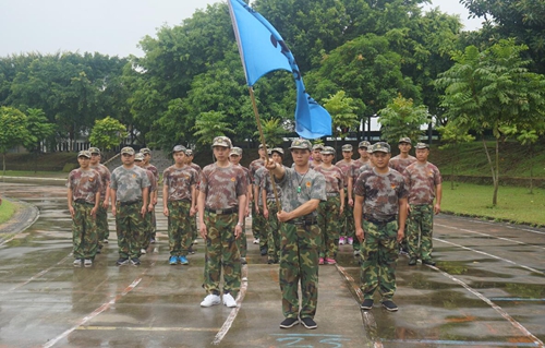 富軒門窗軍事化特訓(xùn)營