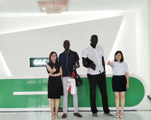 【喜訊】海外客戶頻繁來訪富軒門窗總部，并簽訂巨額訂單！