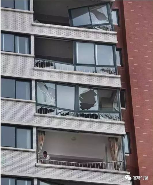 臺風(fēng)暴雨多發(fā)季節(jié)，你家的門窗安全嗎？