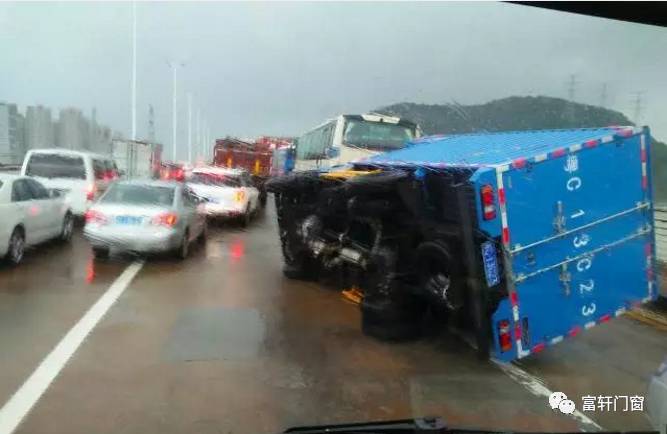 14級(jí)臺(tái)風(fēng)“天鴿”登陸珠海，你家的門窗可以對抗嗎？