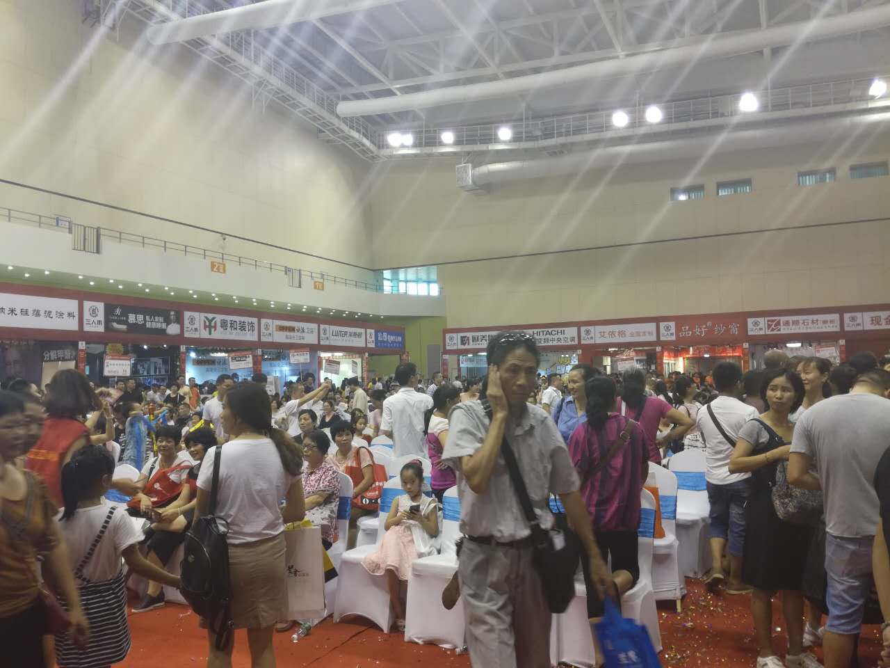 火爆現(xiàn)場|富軒門窗萬人搶,湛江專賣店兩天狂簽103單！