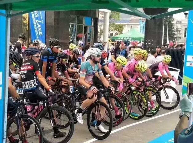 富軒門窗安福專賣店為鄱陽湖國際自行車大賽助威加油！