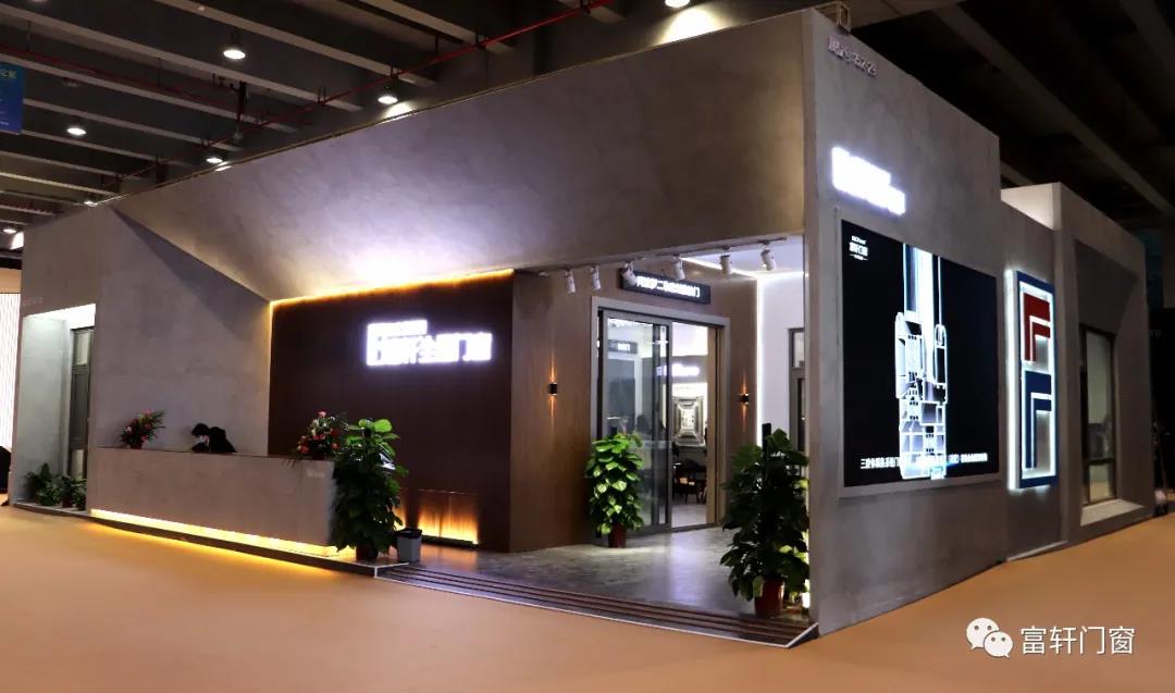 富軒門(mén)窗高定展圈粉無(wú)數(shù)，品味門(mén)窗高定之美