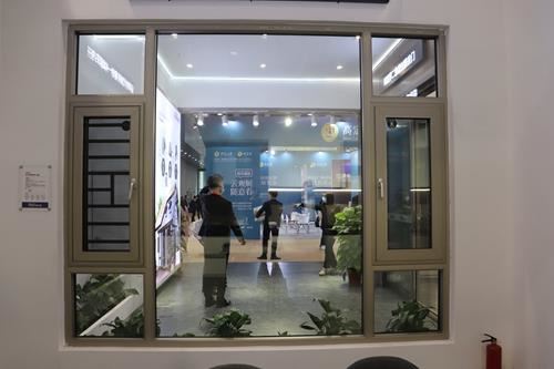 富軒門窗高定展圈粉無數(shù)，品味門窗高定之美