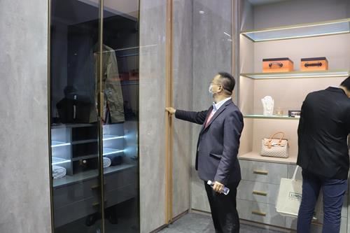 富軒門窗高定展圈粉無數(shù)，品味門窗高定之美