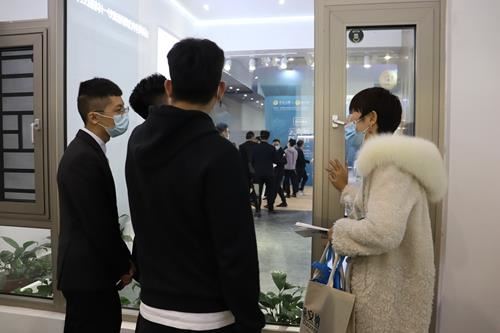 富軒門窗高定展圈粉無數(shù)，品味門窗高定之美