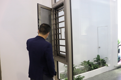 富軒門窗高定展圈粉無數(shù)，品味門窗高定之美