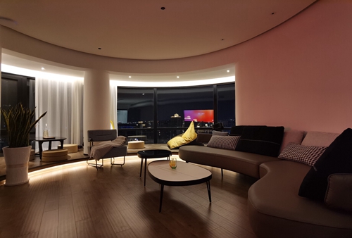 理想的家，簡(jiǎn)約舒適，擁有12米圓弧全景落地窗