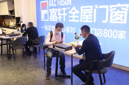 廣州定制家居展|富軒全屋門(mén)窗攜新品“炸”場(chǎng)，撩動(dòng)全場(chǎng)！