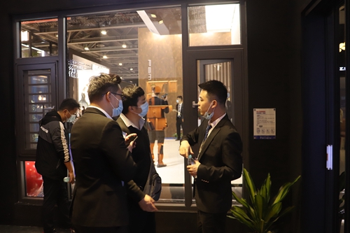 廣州定制家居展|富軒全屋門(mén)窗攜新品“炸”場(chǎng)，撩動(dòng)全場(chǎng)！
