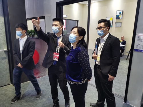 廣州定制家居展|富軒全屋門(mén)窗攜新品“炸”場(chǎng)，撩動(dòng)全場(chǎng)！