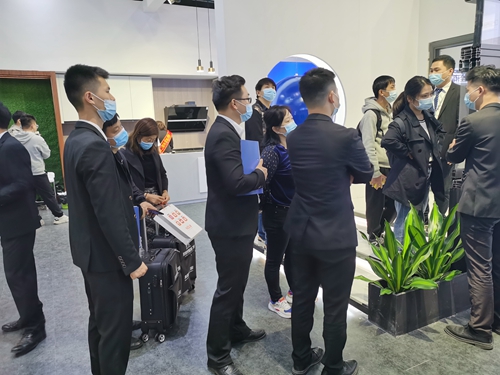 廣州定制家居展|富軒全屋門(mén)窗攜新品“炸”場(chǎng)，撩動(dòng)全場(chǎng)！