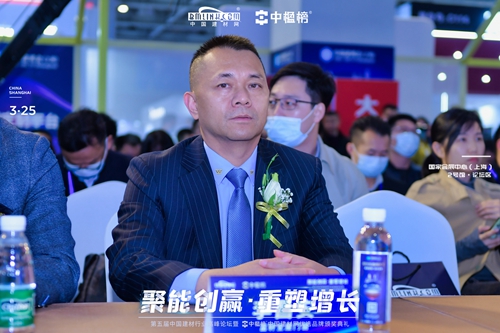 霸氣！連獲3項(xiàng)獎(jiǎng)，連續(xù)3年獲“鋁合金門(mén)窗影響力品牌”、戰(zhàn)略合作伙伴、明星服務(wù)商