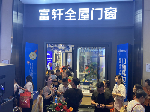 富軒大商，戰(zhàn)無(wú)不勝|(zhì)冠軍品質(zhì)中國(guó)行湘贛聯(lián)動(dòng)明星簽售會(huì)引爆終端