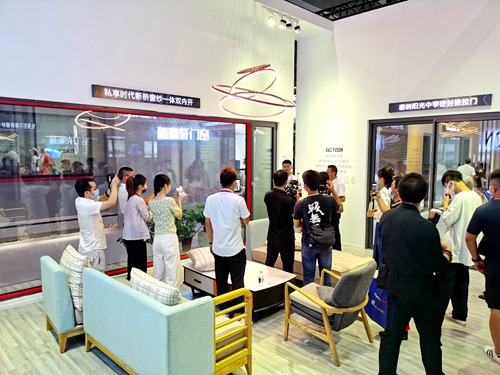 富軒全屋門窗斬獲“2021門窗行業(yè)消費(fèi)者喜愛十大品牌”