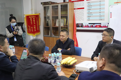 熱烈歡迎《中國門窗焦點訪談》欄目組&土巴兔家裝大平臺走進富軒門窗交流指導(dǎo)！