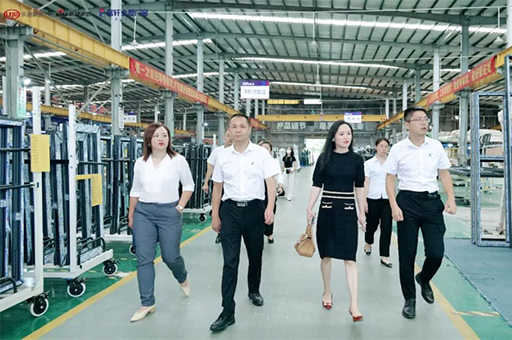 大匠品質(zhì) 行業(yè)賦能|新浪家居2022品質(zhì)門窗發(fā)現(xiàn)之旅走進富軒全屋門窗