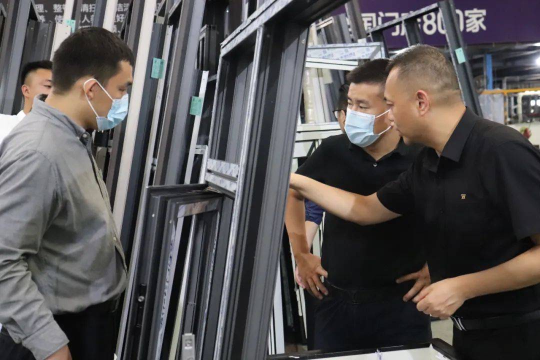 熱烈歡迎碧桂園領(lǐng)導(dǎo)蒞臨富軒全屋門窗探訪指導(dǎo)