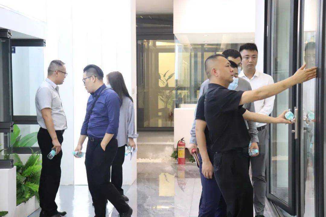 熱烈歡迎碧桂園領(lǐng)導(dǎo)蒞臨富軒全屋門窗探訪指導(dǎo)