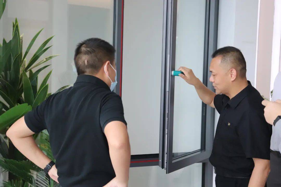 熱烈歡迎碧桂園領(lǐng)導(dǎo)蒞臨富軒全屋門窗探訪指導(dǎo)