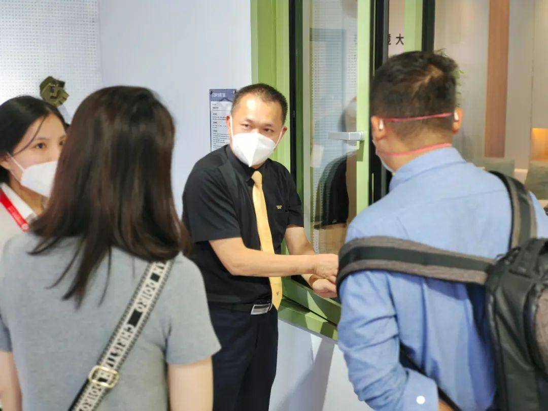 富軒全屋門(mén)窗上海建博會(huì)DAY2熱力持續(xù)吹響財(cái)富集結(jié)號(hào) 