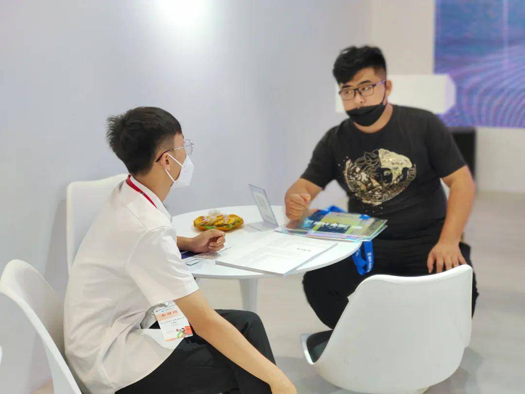 富軒全屋門(mén)窗上海建博會(huì)DAY2熱力持續(xù)吹響財(cái)富集結(jié)號(hào) 