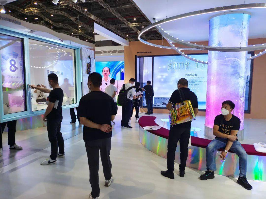 富軒全屋門(mén)窗上海建博會(huì)DAY2熱力持續(xù)吹響財(cái)富集結(jié)號(hào) 