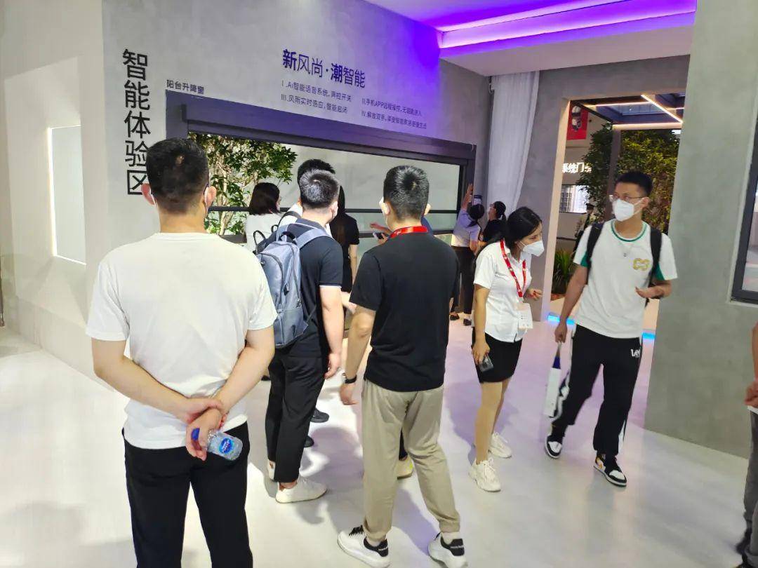富軒全屋門(mén)窗上海建博會(huì)DAY2熱力持續(xù)吹響財(cái)富集結(jié)號(hào) 