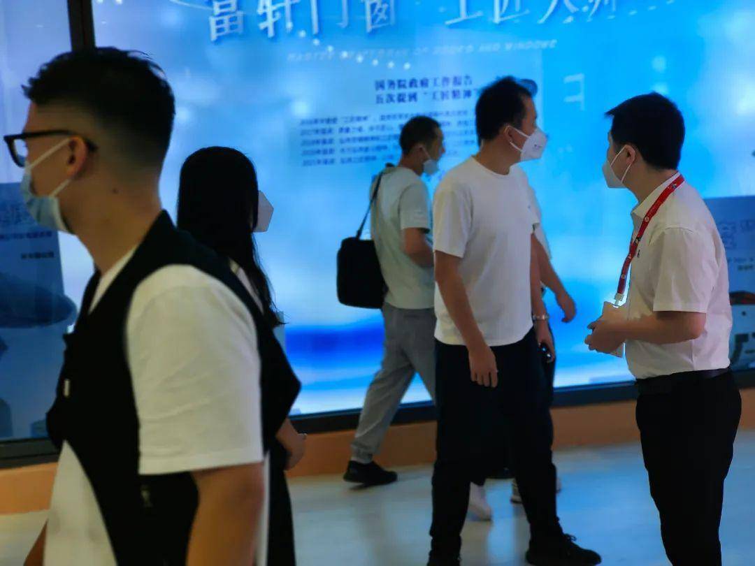 富軒全屋門(mén)窗上海建博會(huì)DAY2熱力持續(xù)吹響財(cái)富集結(jié)號(hào) 