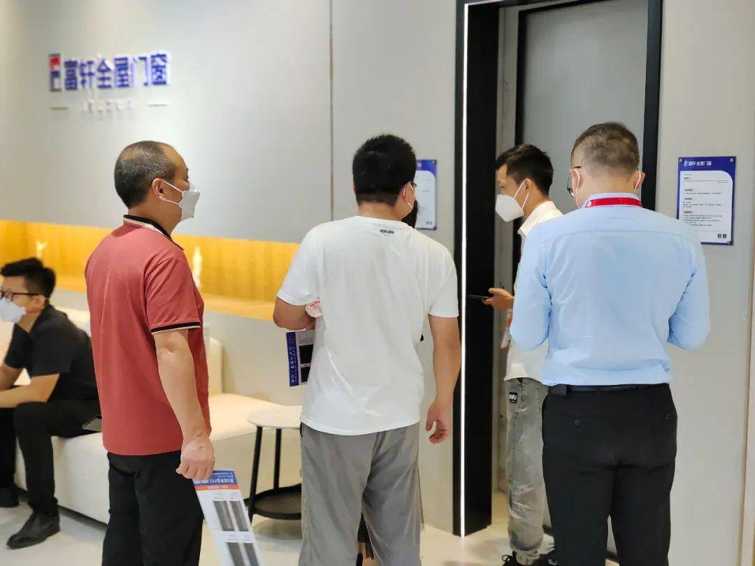 富軒全屋門(mén)窗上海建博會(huì)DAY2熱力持續(xù)吹響財(cái)富集結(jié)號(hào) 