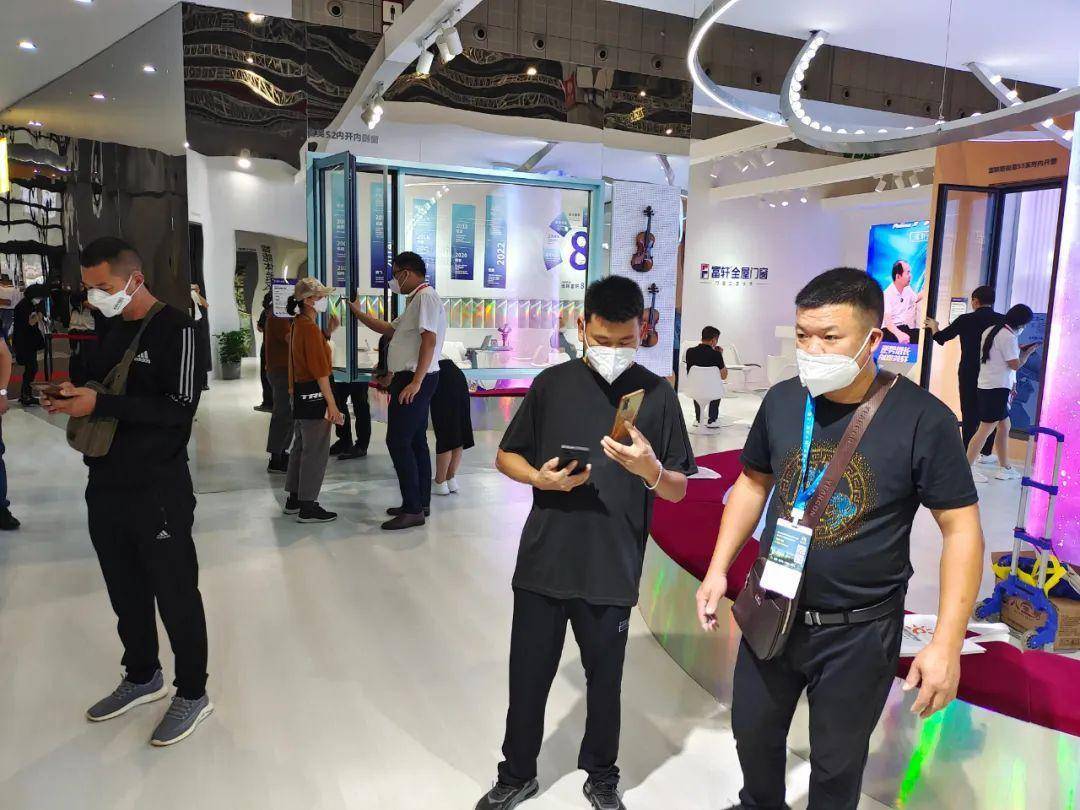 富軒全屋門(mén)窗上海建博會(huì)DAY2熱力持續(xù)吹響財(cái)富集結(jié)號(hào) 