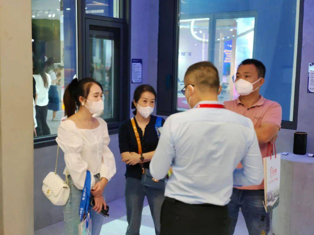 富軒全屋門(mén)窗上海建博會(huì)DAY2熱力持續(xù)吹響財(cái)富集結(jié)號(hào) 