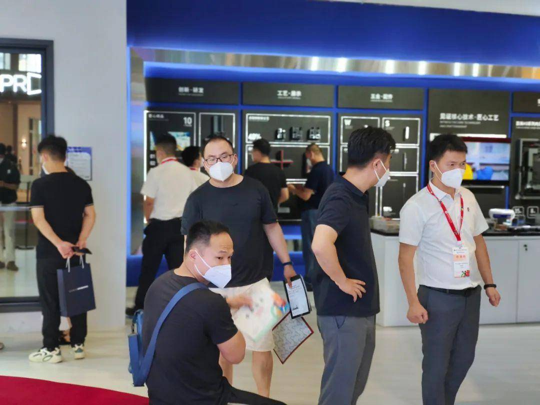 富軒全屋門(mén)窗上海建博會(huì)DAY2熱力持續(xù)吹響財(cái)富集結(jié)號(hào) 