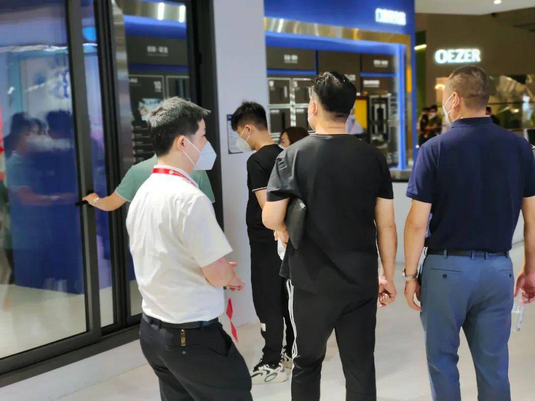 富軒全屋門(mén)窗上海建博會(huì)DAY2熱力持續(xù)吹響財(cái)富集結(jié)號(hào) 