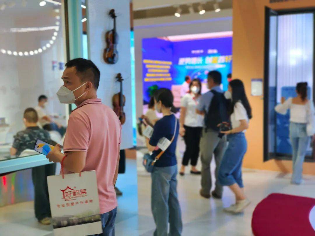 富軒全屋門(mén)窗上海建博會(huì)DAY2熱力持續(xù)吹響財(cái)富集結(jié)號(hào) 