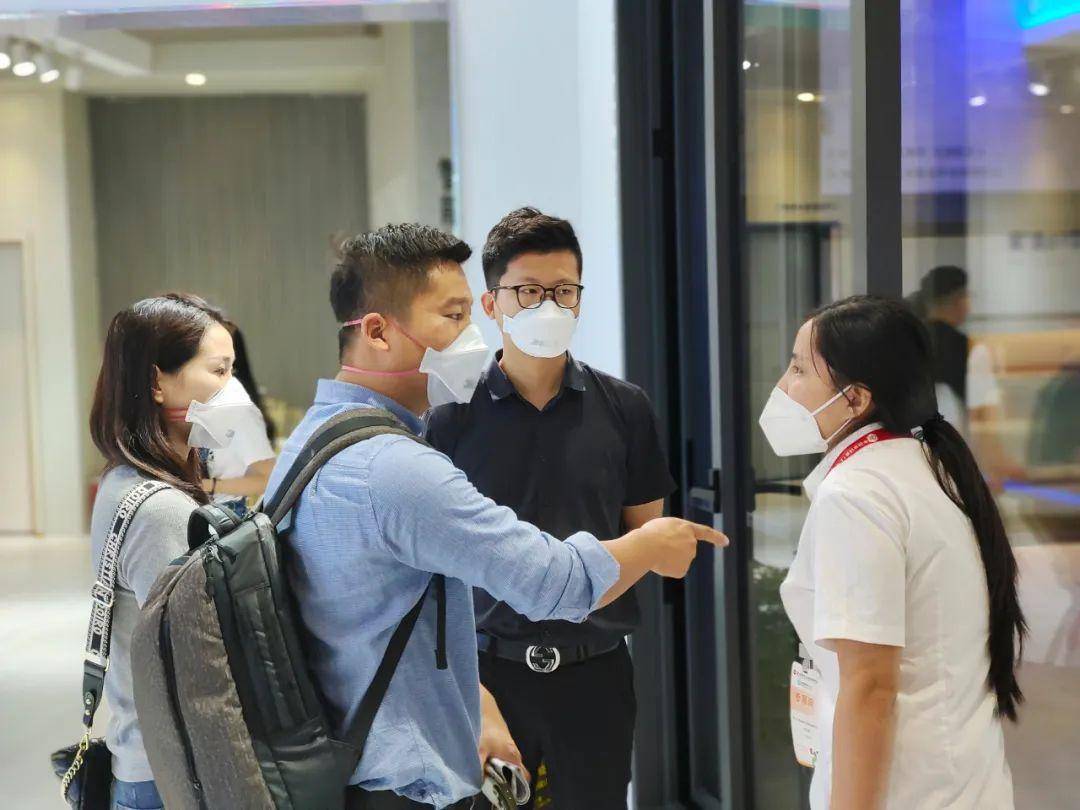 富軒全屋門(mén)窗上海建博會(huì)DAY2熱力持續(xù)吹響財(cái)富集結(jié)號(hào) 