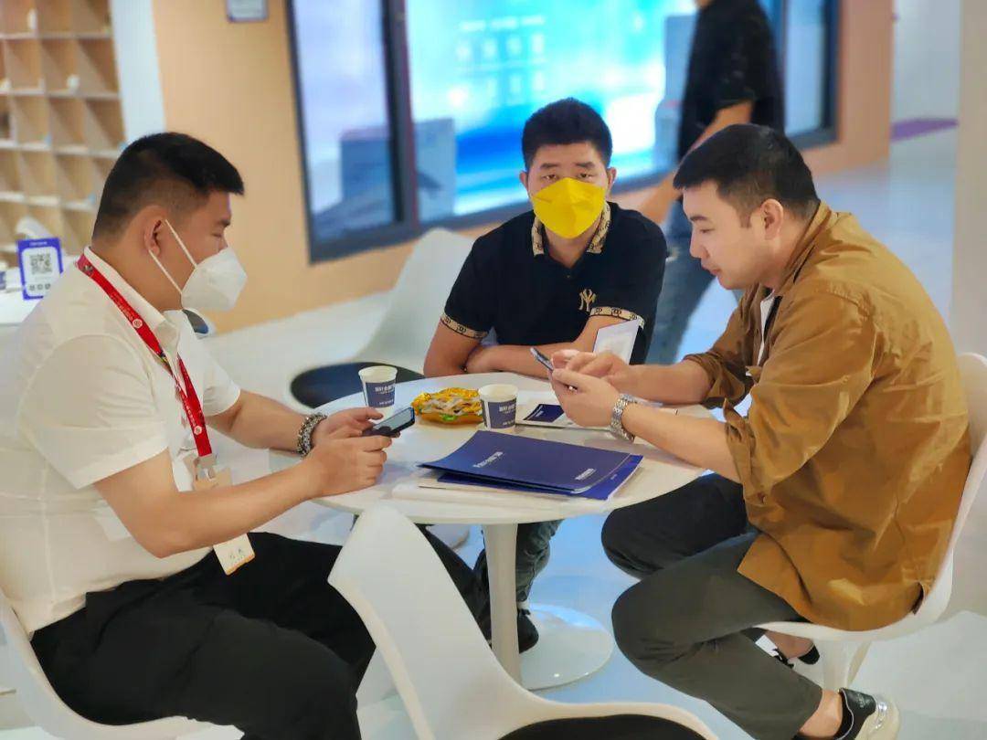 富軒全屋門(mén)窗上海建博會(huì)DAY2熱力持續(xù)吹響財(cái)富集結(jié)號(hào) 