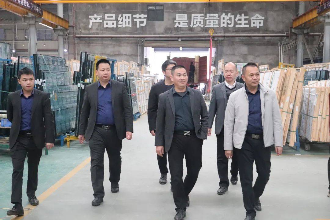 伊盾門窗高層管理團(tuán)隊(duì)蒞臨富軒全屋門窗參觀交流