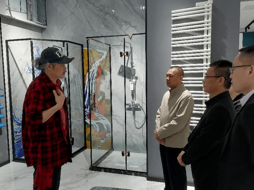 門窗工匠大師、富軒全屋門窗董事長李昌安攜集團(tuán)高層探訪余工